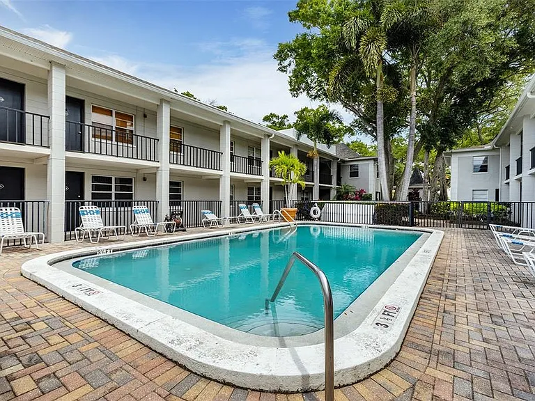 5221 Bayshore Blvd #11 — Photo 9