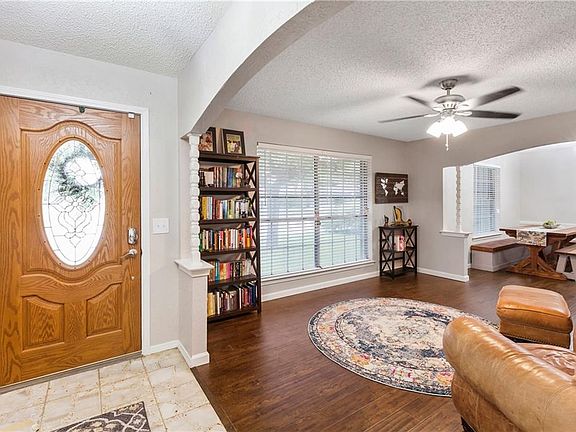 3rd image of 714 N Old Orchard Ln