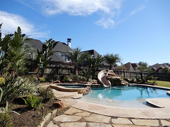 3rd image of 2318 E Reata Dr