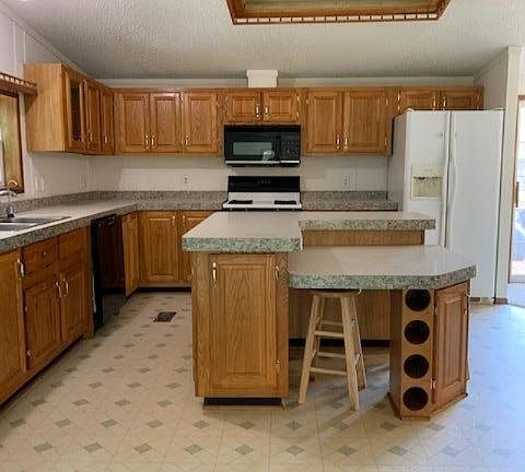 3rd image of 13033 Hilltop Dr