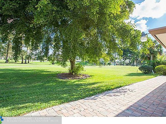 4th image of 4804 Queen Palm Ln