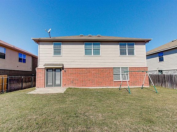 5th image of 2040 Pine Knot Dr