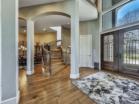 4th image of 17132 Lakeway Park