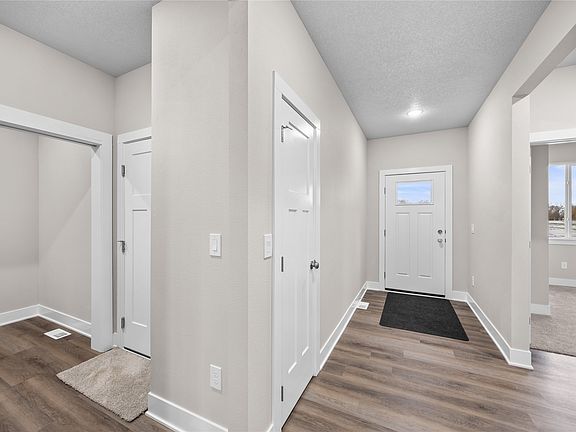 5th image of 900 Walnut Dr
