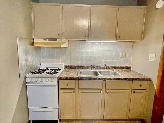 3rd image of 512 S Oxford Ave #1