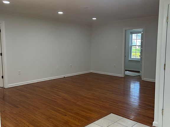 4th image of 8524 Betterton Ct