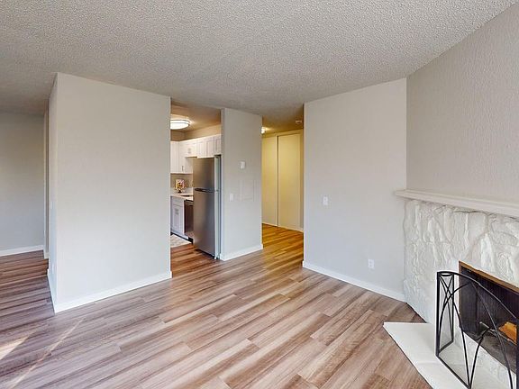 1 Bed 1 Bath - Living Area