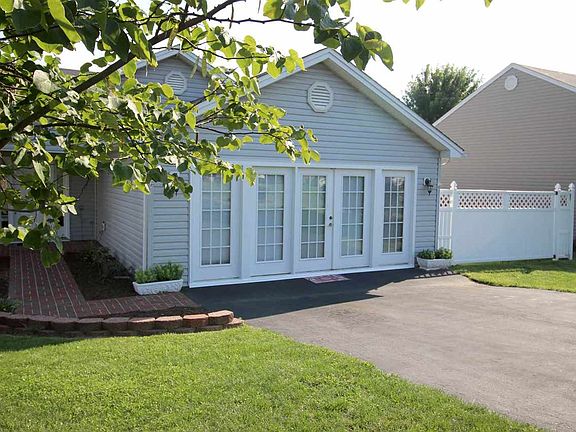 3rd image of 52 Somerset Dr
