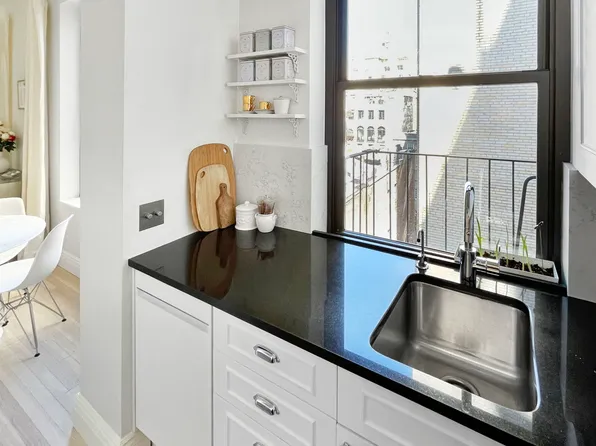 55 East 65th Street image 14 of 16