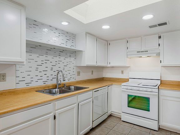 3rd image of 3922 Peggy Rd SE