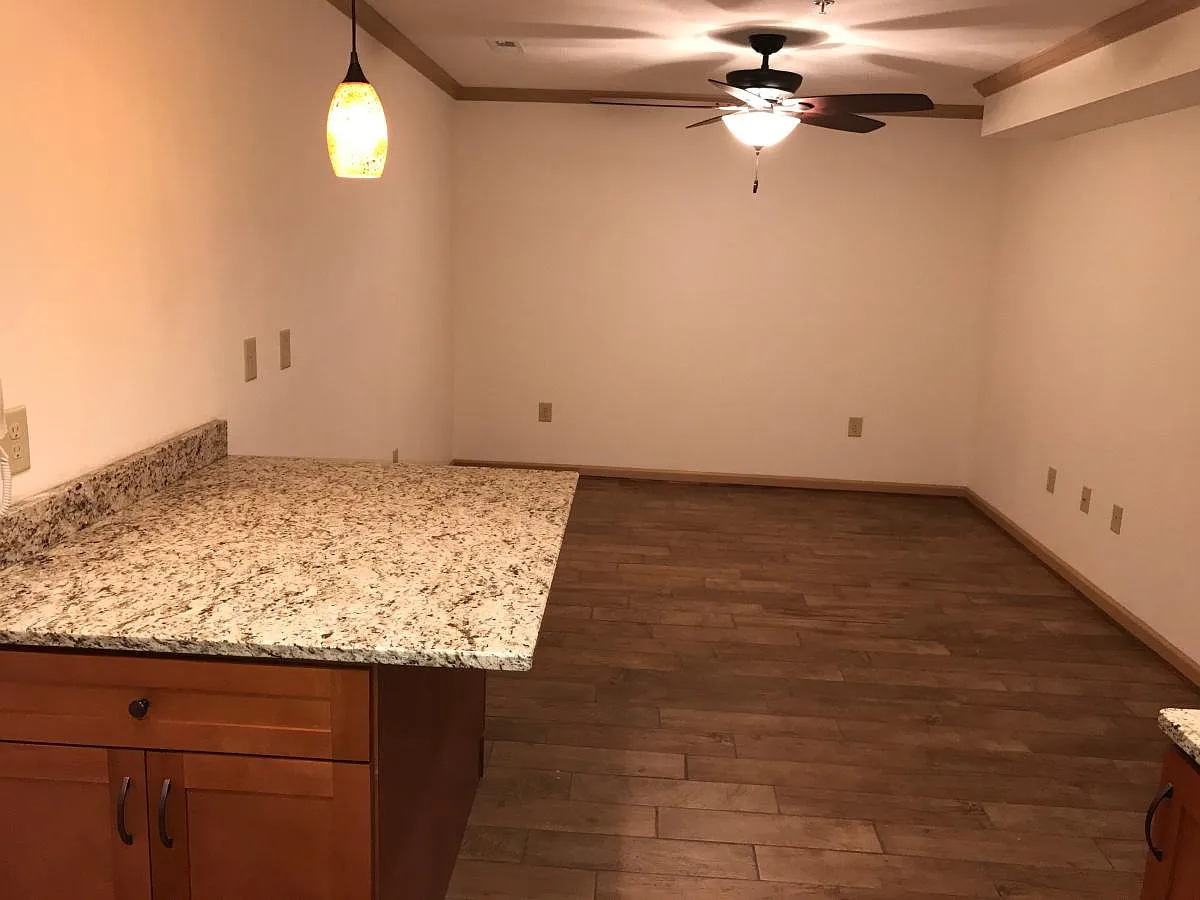 170 E Main Street — Photo 3