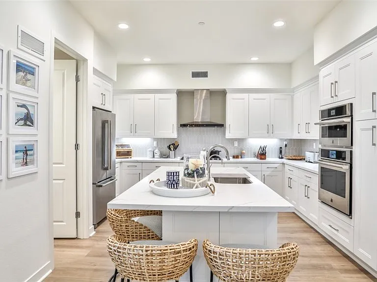 3319 Doheny Way — Photo 10