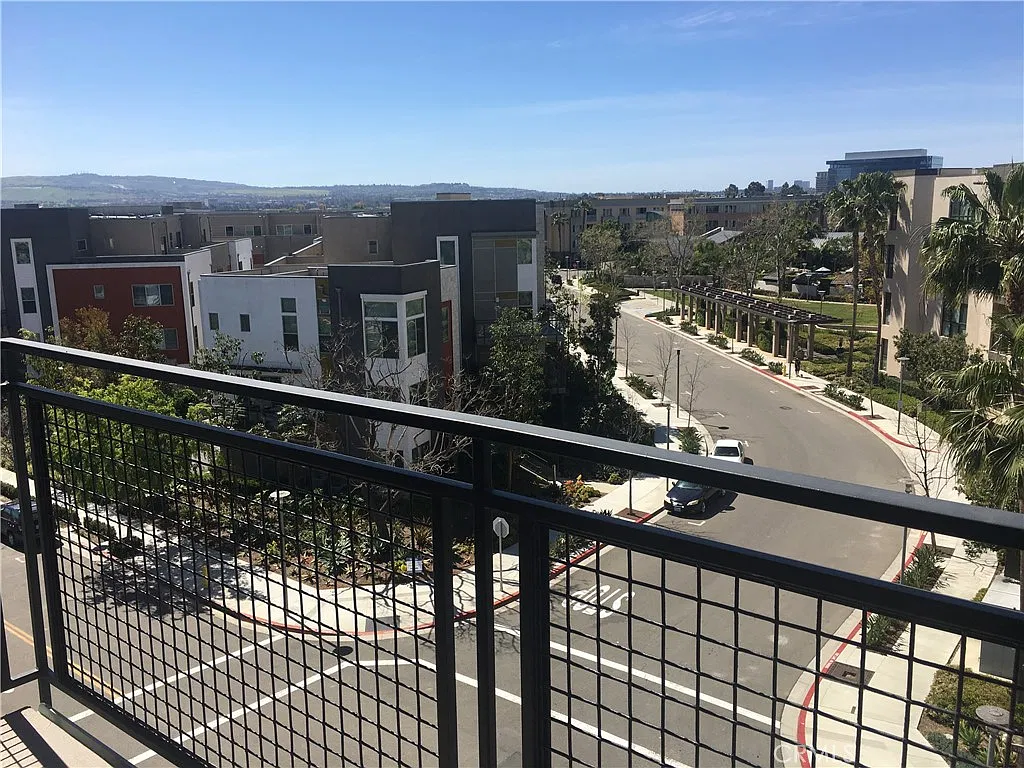 2 bed, 1088 sqft, $4,900 — Photo 4