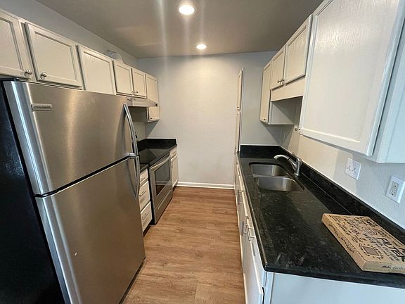 5th image of 215 Eleanor Ave APT 2