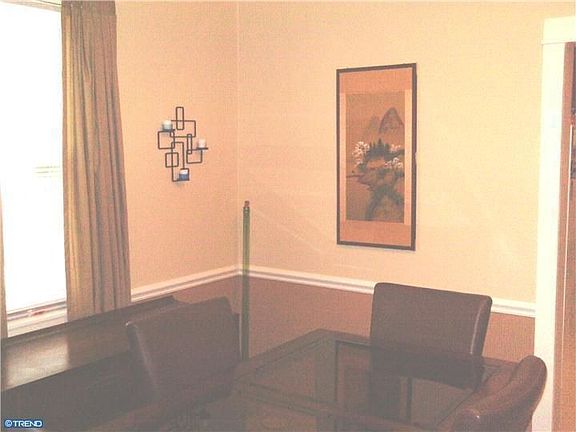 3rd image of 214 Redwood Ave