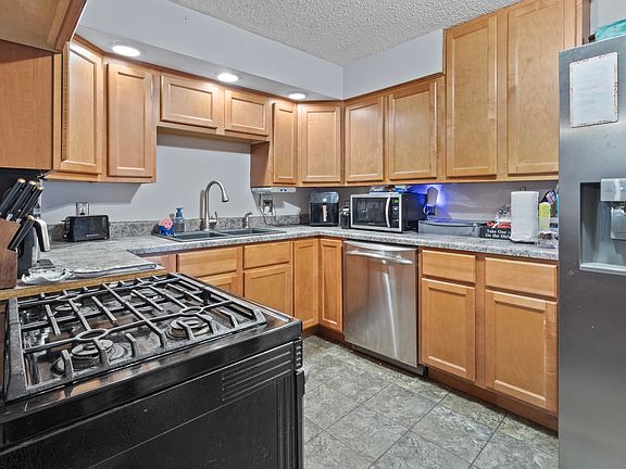 5th image of 207 E Taylor St