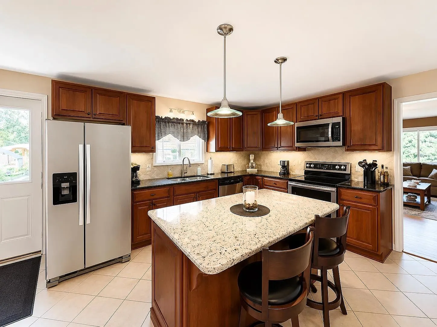 3 bed, 1150 sqft, $2,100 — Photo 1