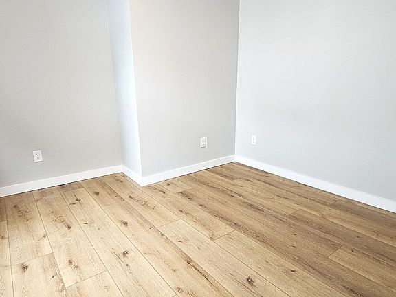 3rd image of 202 East Ave #1
