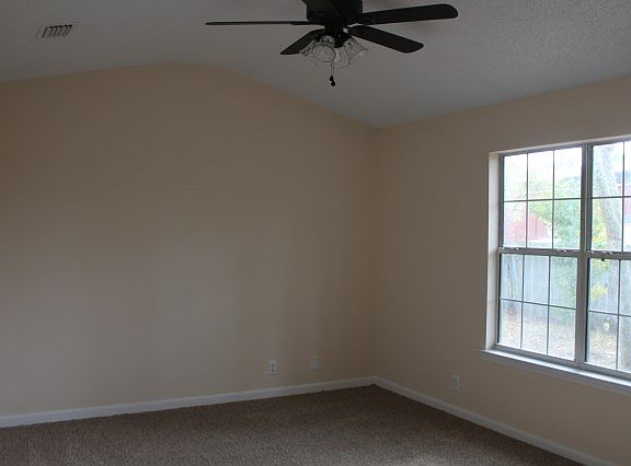 5th image of 107 Claire Ct