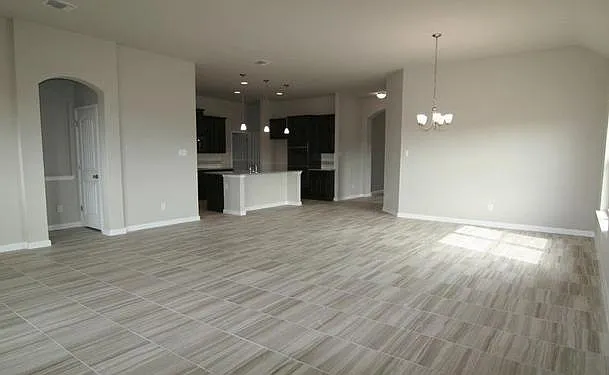 3 bed, 1966 sqft, $2,300 — Photo 3