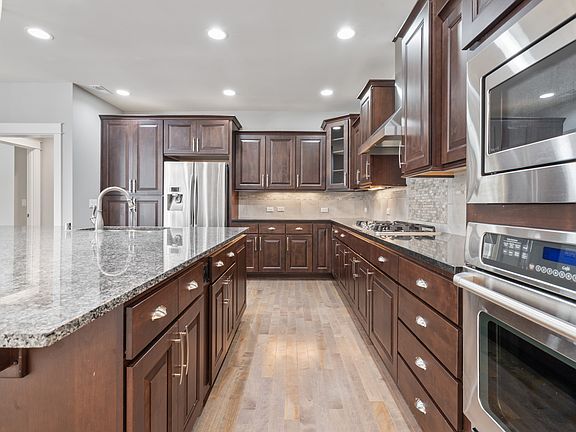5th image of 24369 NE 8th Pl