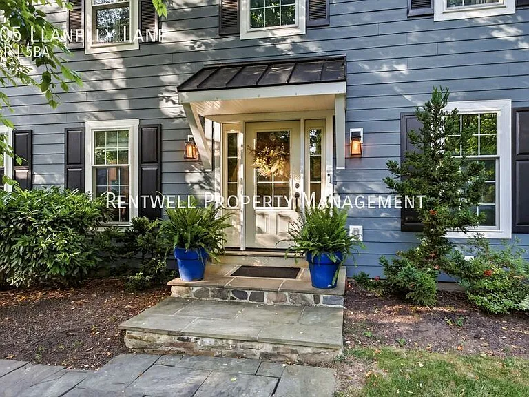 805 Llanelly Ln — Photo 2