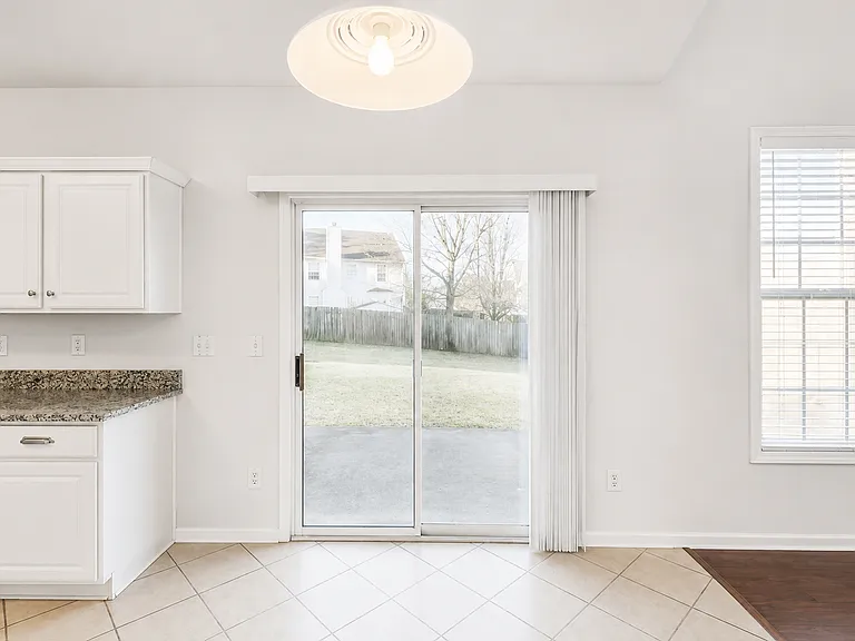 425 Lazy Willow Ln — Photo 13