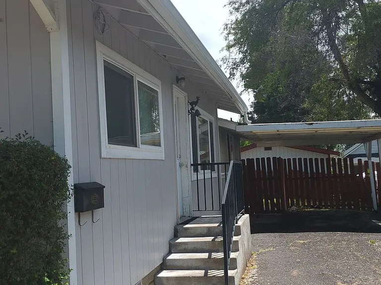 1946 Melrose St — Photo 2