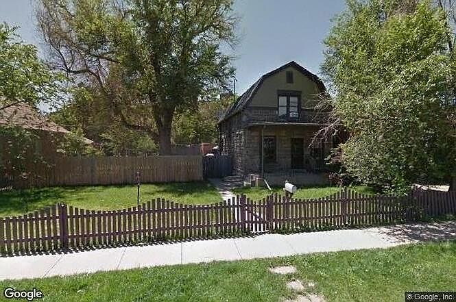 1st image of 402 W 1st Ave