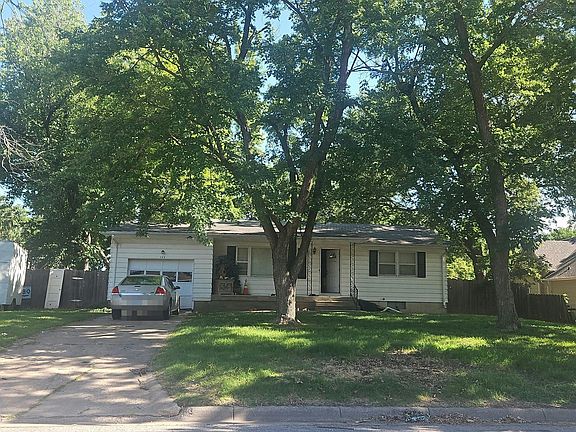 2nd image of 708 W 11th St