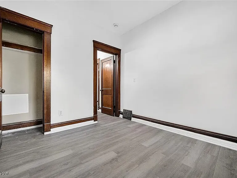 3557 W 32nd St #UP — Photo 5