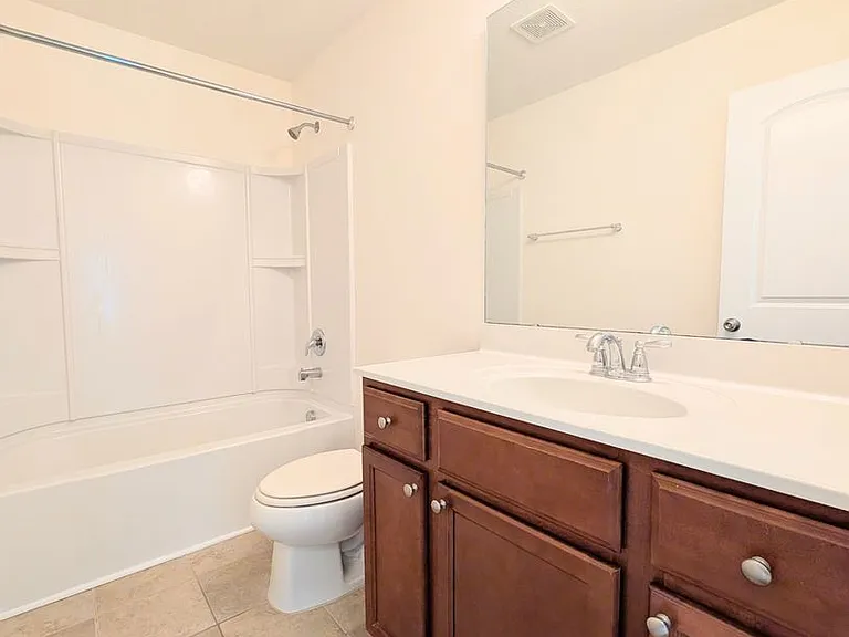 504 Cedar Lakes Dr — Photo 21