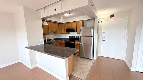 1025 Hancock St Photo 1