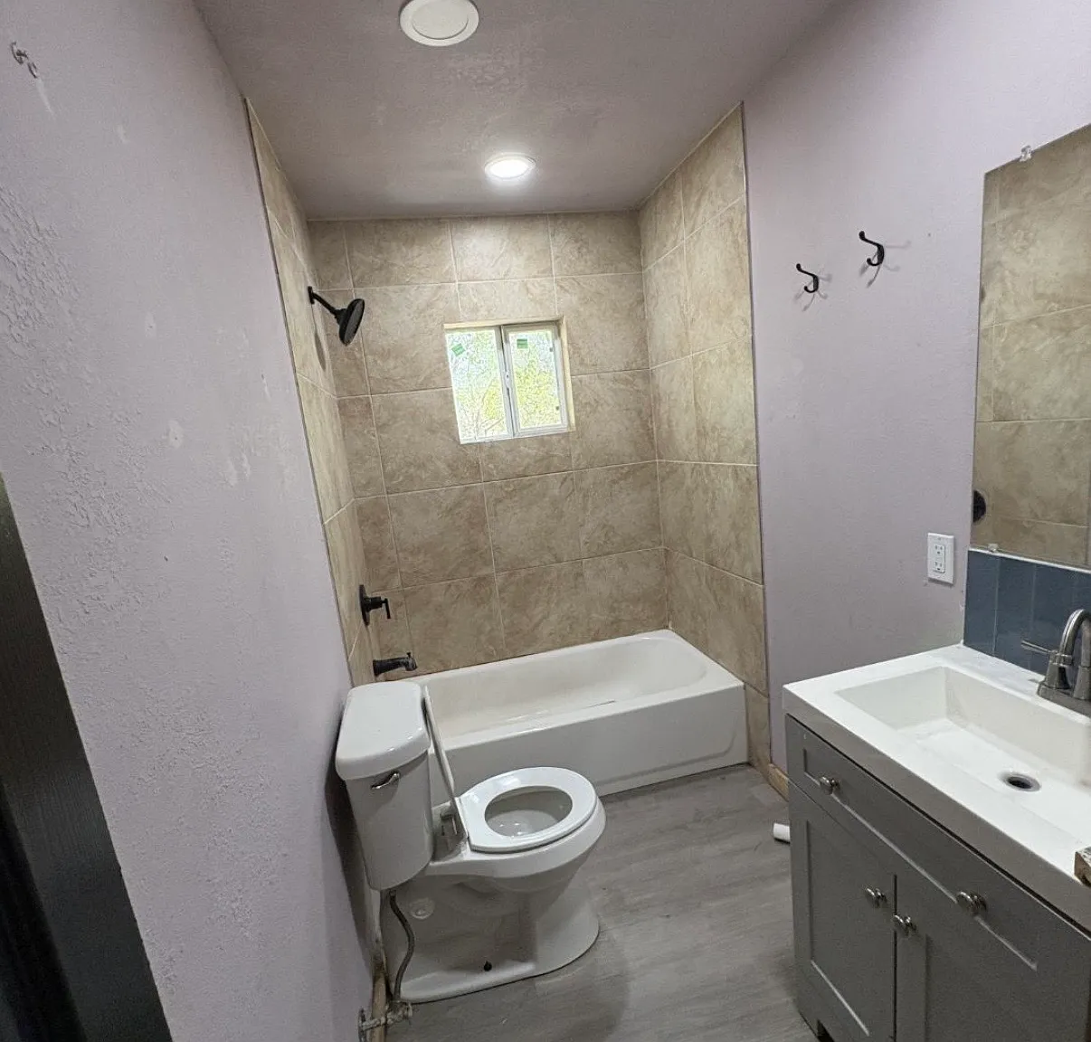 3 bed, 900 sqft, $1,200 — Photo 2