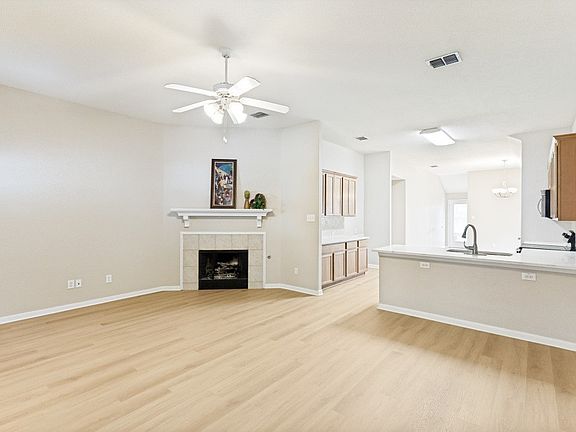 4th image of 4812 Carrotwood Dr