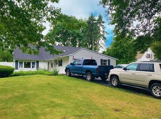 128 Split Cedar Dr, Islandia, NY 11749