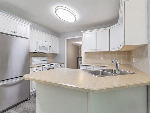 3rd image of 260 Franklyn Rd Unit 114