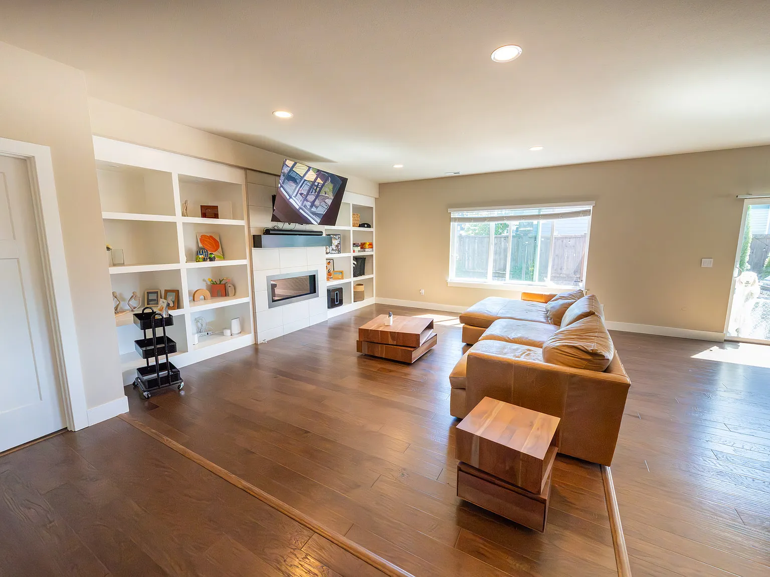 6 bed, 3.5 bath, 3475 sqft, $4,600 — Photo 3