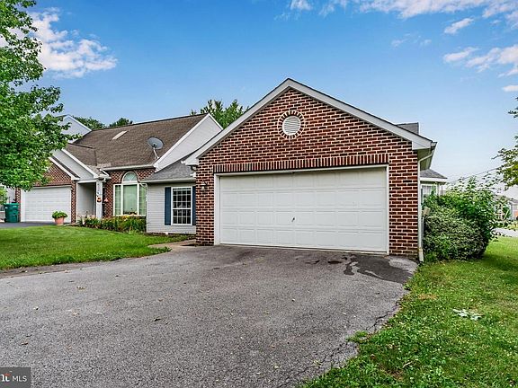 3rd image of 15 Thornhill Ct
