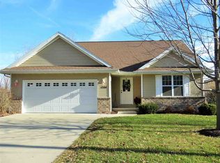 1324 Cardinal Ln, Green Bay, WI 54313