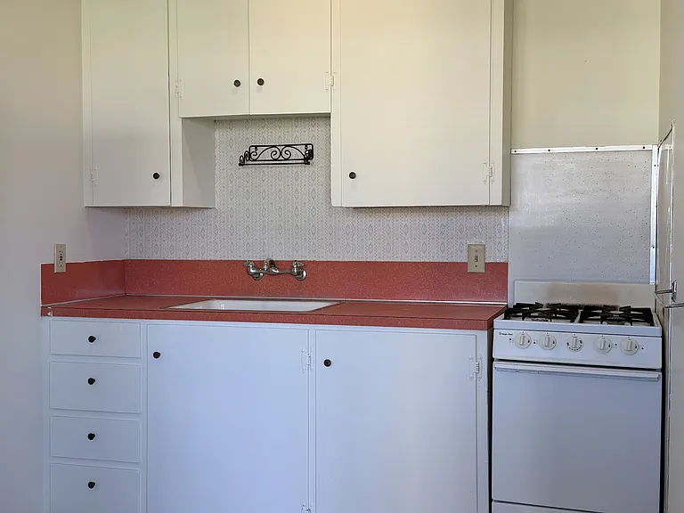 3435 Edgewood Rd — Photo 6
