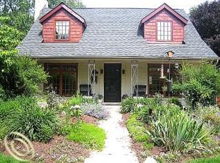 26674 Humber St, Huntington Woods, MI 48070