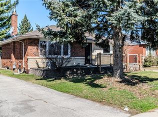 16 Toby Cres, Hamilton, ON L8T2N6