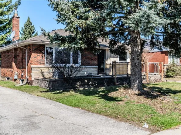 16 Toby Cres, Hamilton, ON L8T 2N6