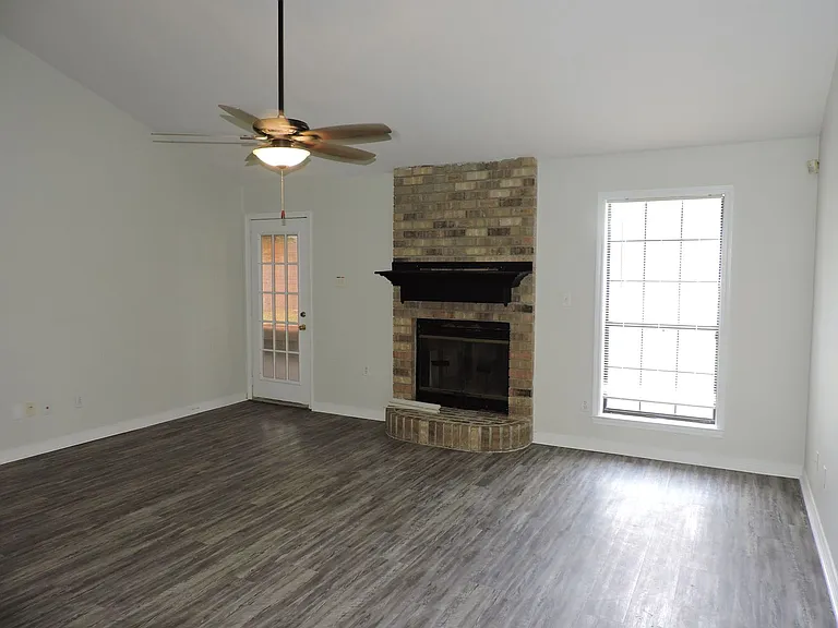 2780 Honeywood Dr — Photo 10