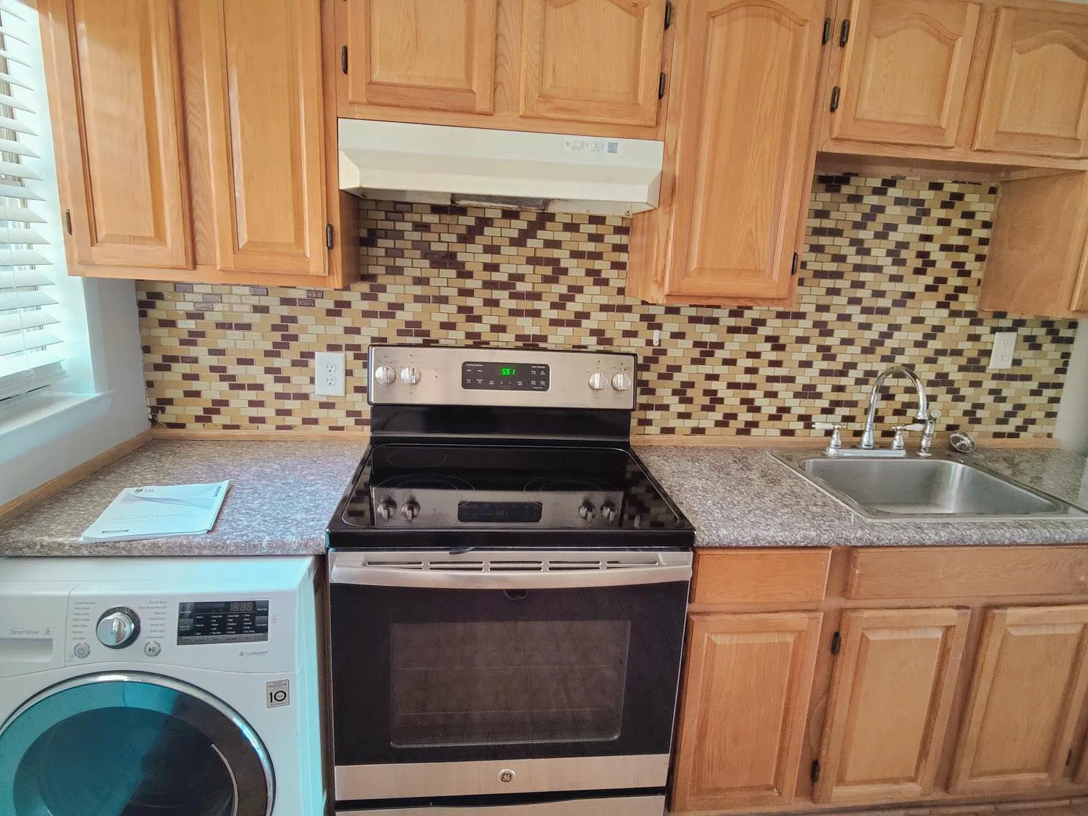 2 bed, 700 sqft, $1,275 — Photo 2