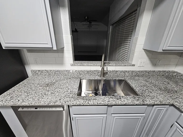 919 Crestwood Dr — Photo 21