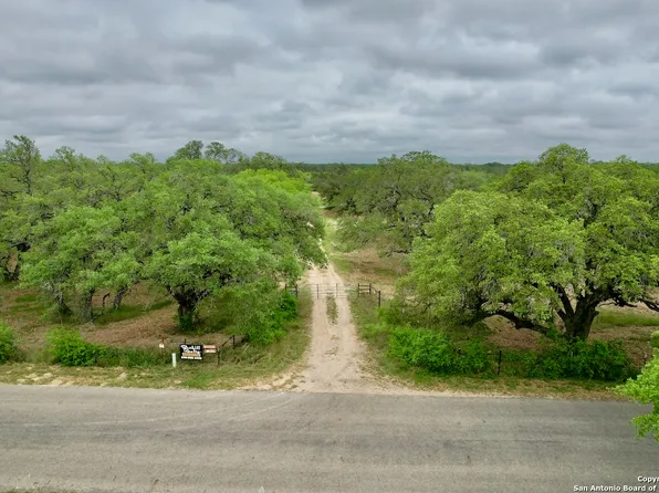177.9 AC CR 7711, Devine, TX 78016