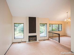 2 Mozarteum Ct, Lake Oswego, OR 97035