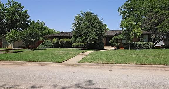 3rd image of 3442 Woodridge Dr